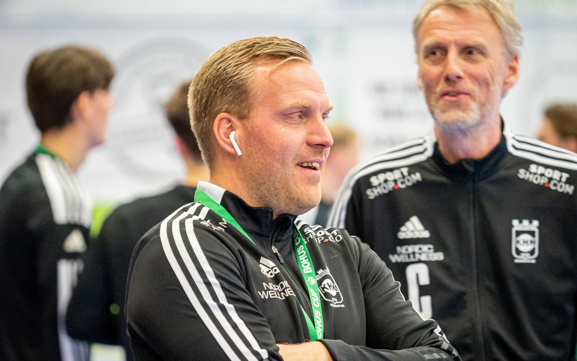 Christoffer Persson, för dagen coach med direktkontakt med Pontus Ward Wiklund, som är med på dam-VM. 