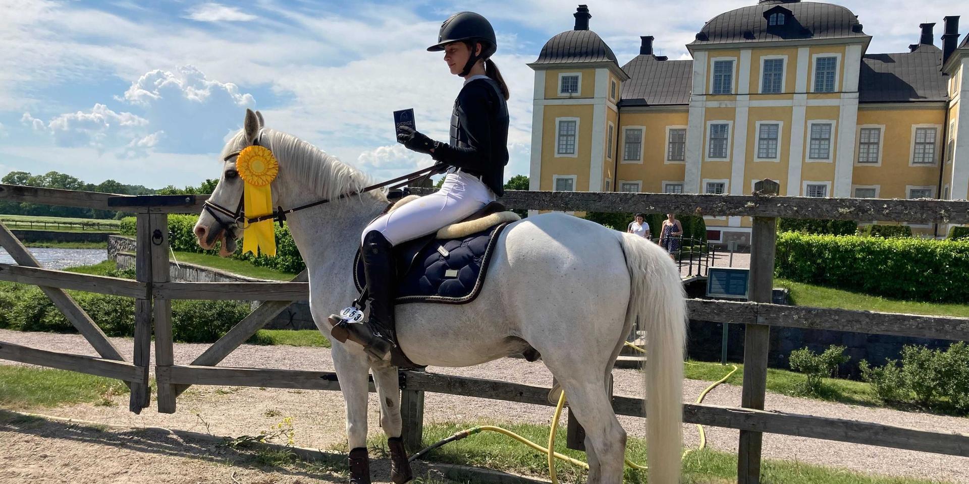 Annie Boskic och Aircraft ”Krabban” Strömsholm. Sverigeponnyn, hästhoppning, ridsport, ponny, ponnyhäst