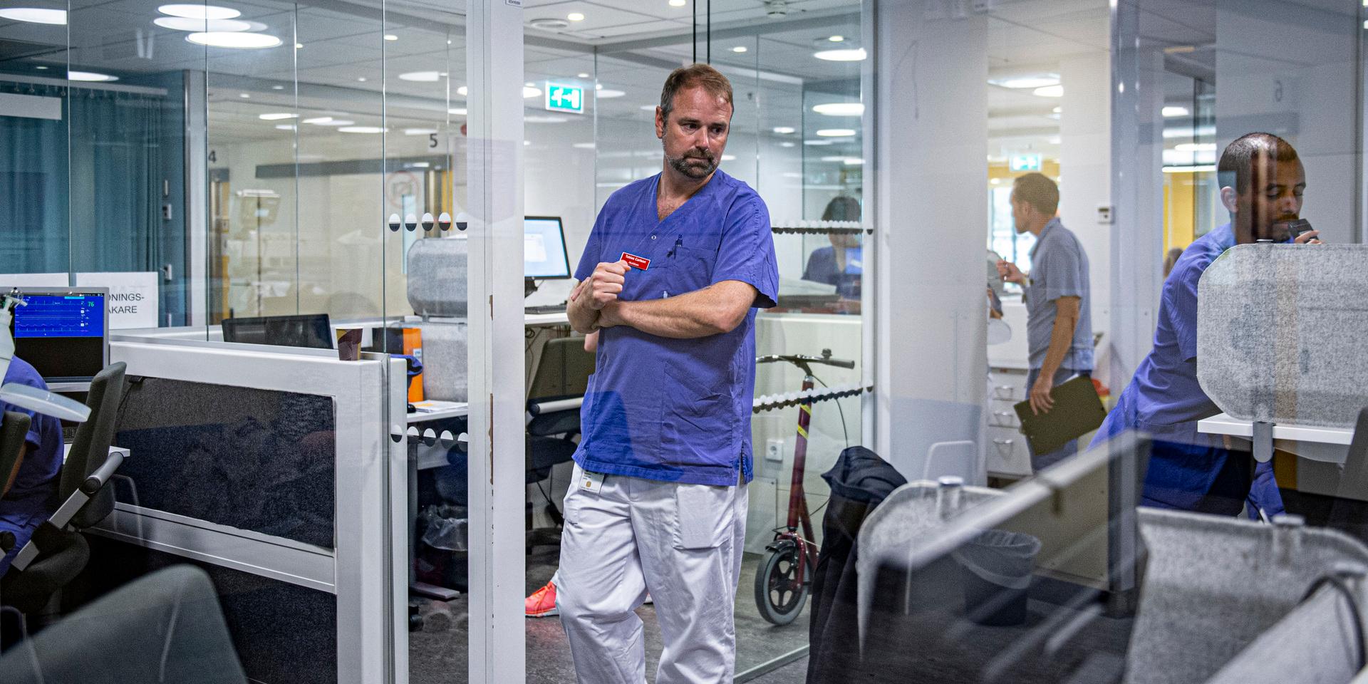 Tobias Carlson, är till vardags akututvecklingschef på Östra sjukhuset. Under pandemin har han samordnat Sahlgrenskas pandemigrupp. Nu blir det lättnader i kraven på munskydd för personalen på sjukhuset.
