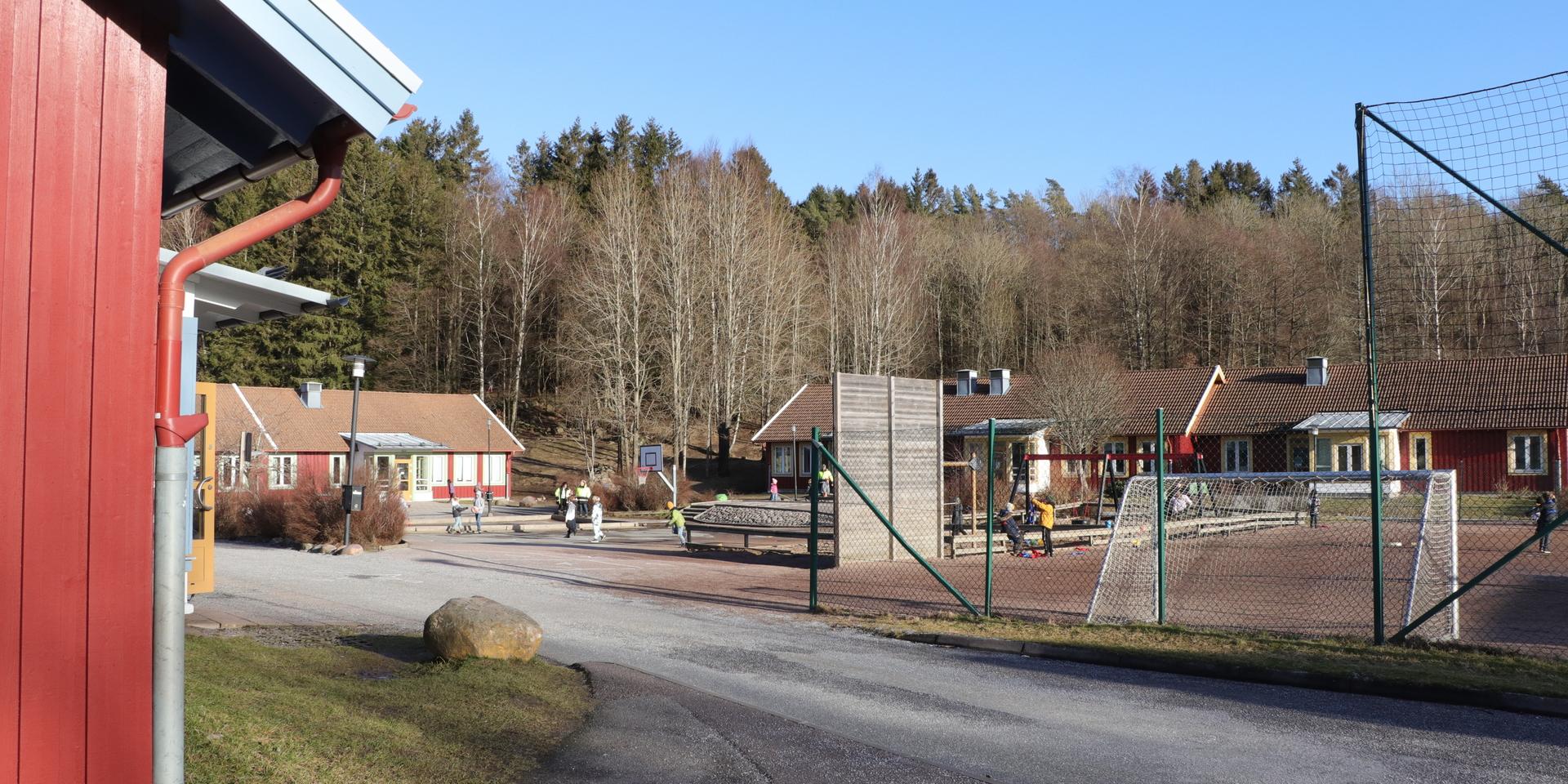 Signaturen ”f. d. lärare i Kungälvs kommun” tycker att ansvariga i kommunen uttrycker sig oklart och förvirrande om nedläggningen av Klöverbackens skola. Arkivbild