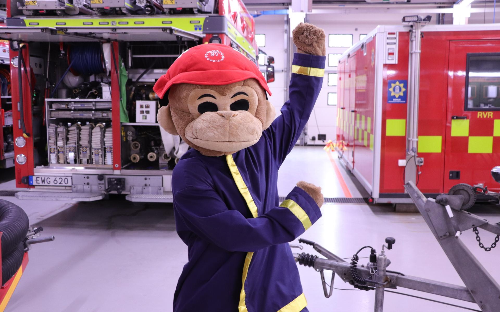 Flammy är Räddningstjänstens maskot. Han kommer spexa och få besökarna att dra på mungiporna. Under kostymen döljer sig brandmannen Calle Björkell.