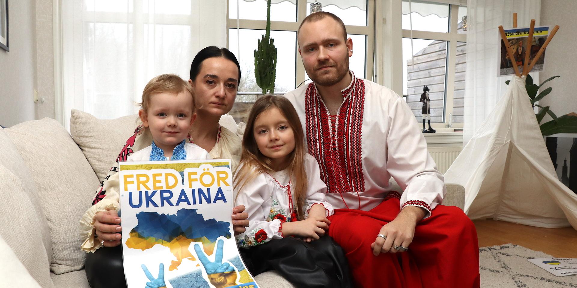 Kateryna har skrivit ut affischer och försöker upplysa så mycket hon kan om situationen i Ukraina.