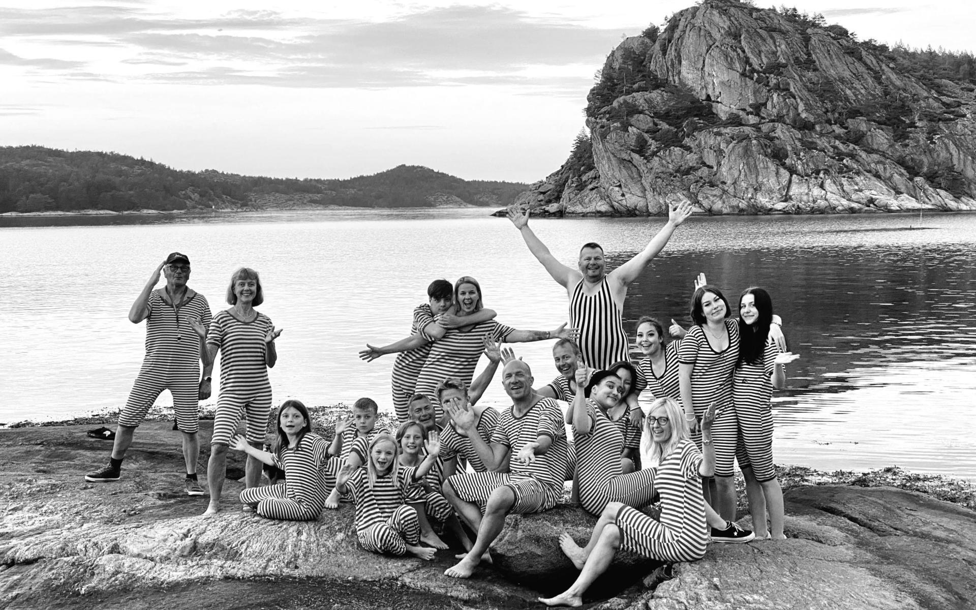 Midsommar 2020 på Orust där flera Corona-strandade internationella utbytesstudenter fick uppleva svensk badkultur. 