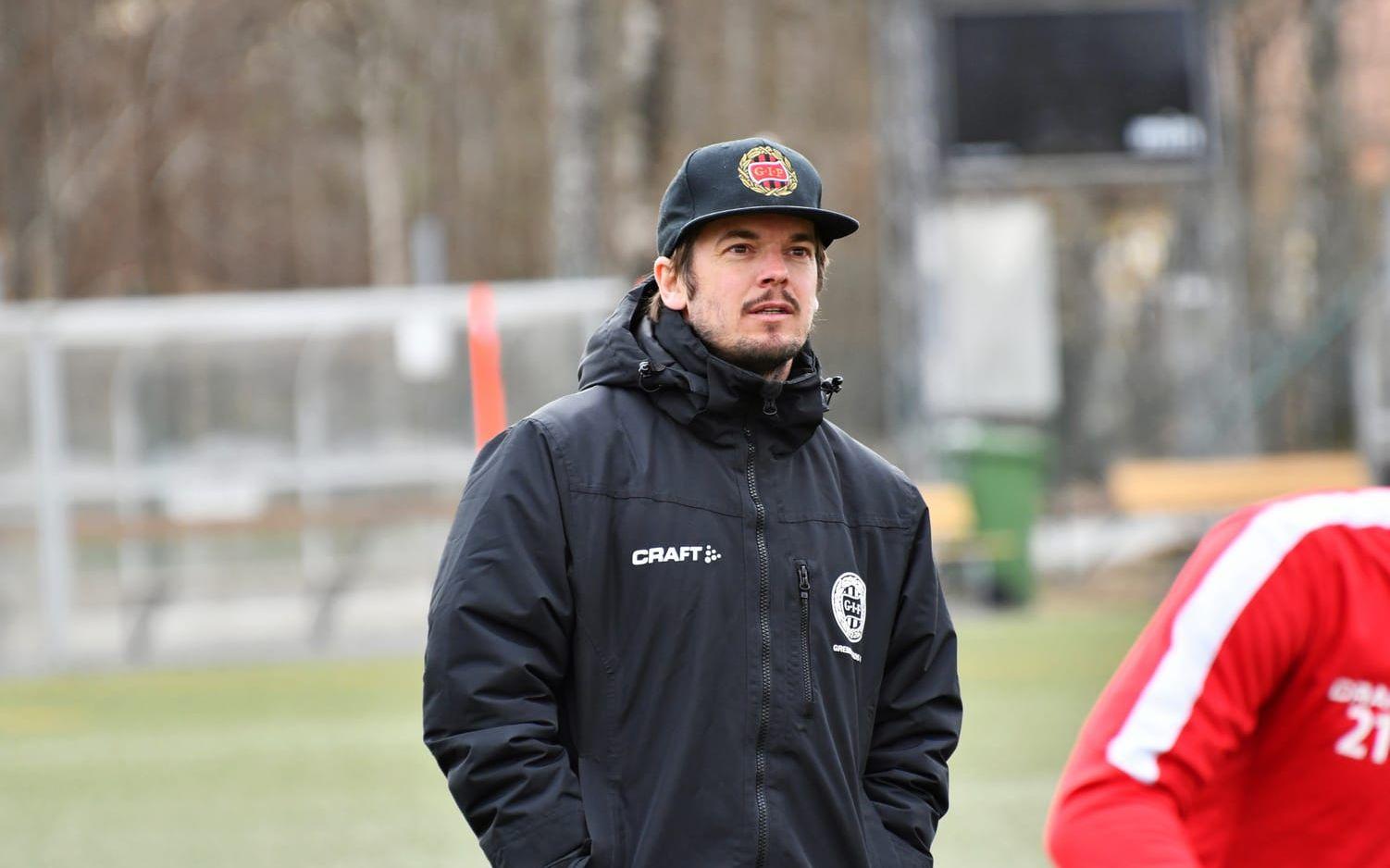 Jonas Björk i rollen som tränare för Grebbestads IF.