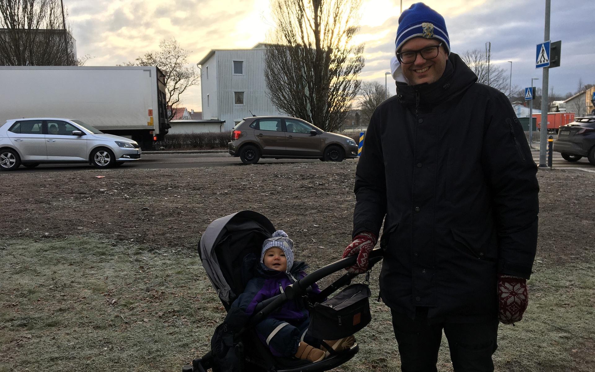 Joakim, 41, med dottern Elsi, 1, bor i Jordliden: ”Jag och min fru ska få ett barn till – så det står högt upp på förväntningslistan.”