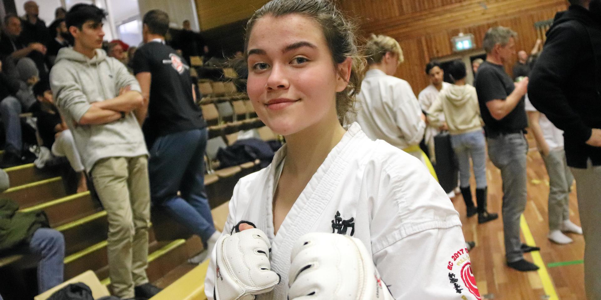 Henny Hedlund tävlar för Kungälv kyokushin karate.