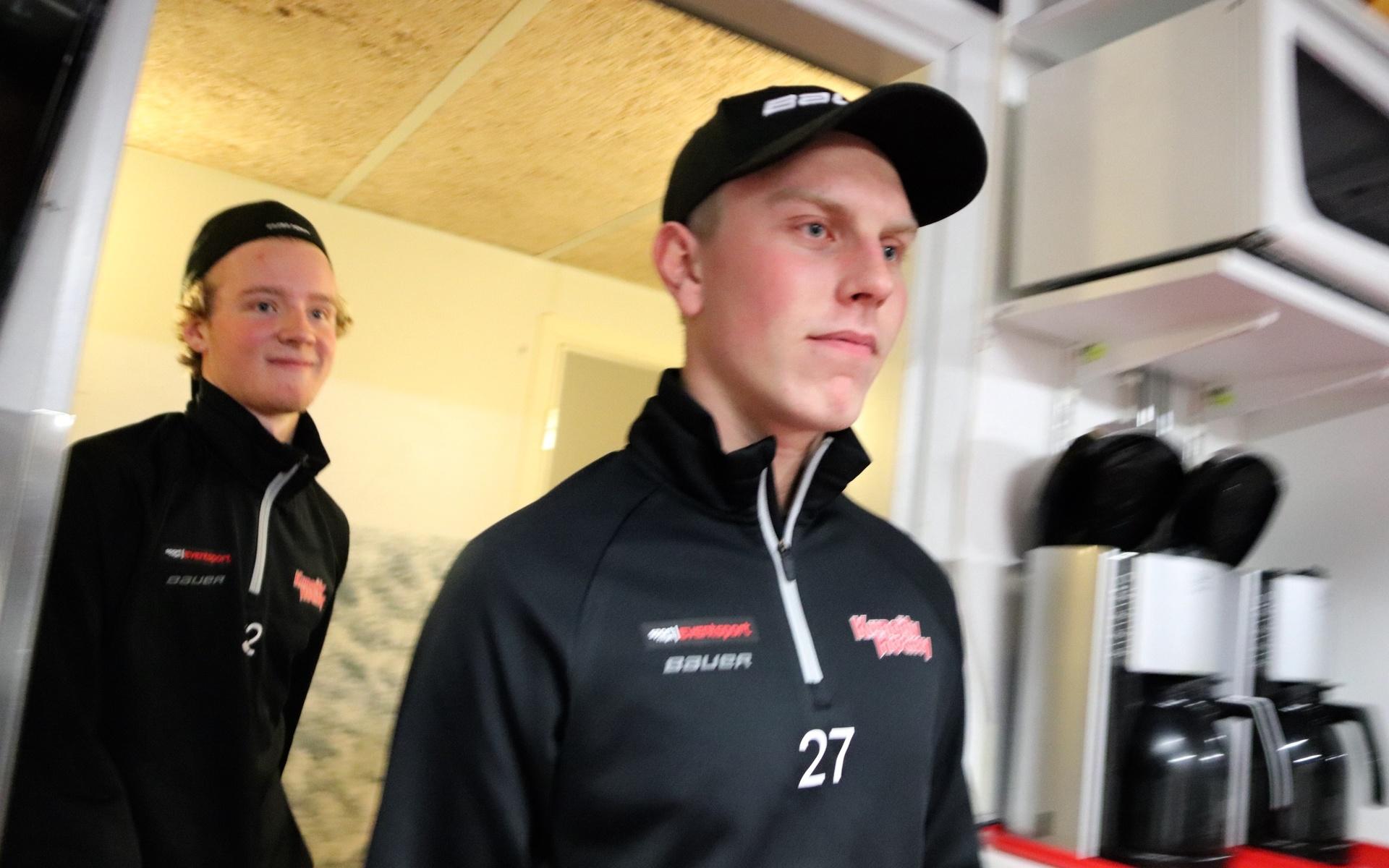 Isac Tonsjö och Hannes Asp kliver in i Oasens omklädningsrum efter flera år i elitklubbar.