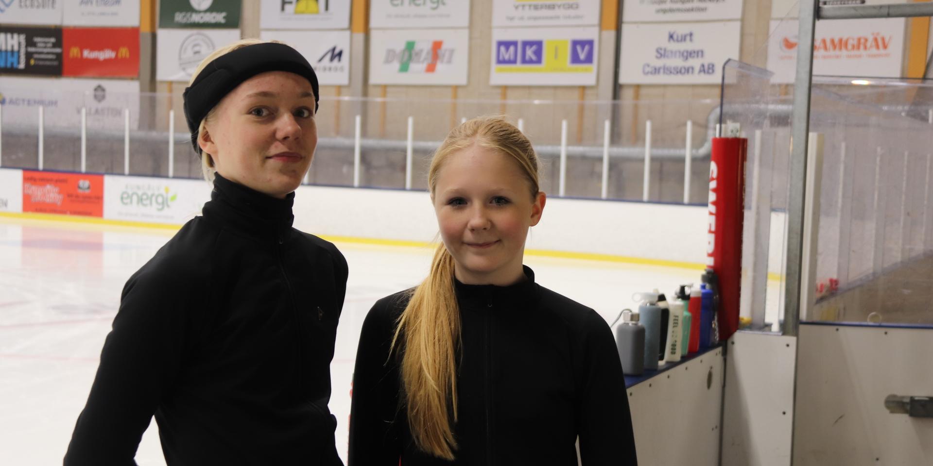 Åkarna Agnes Nilsson, 15 till vänster och Amanda Magnusson, 13 till höger.