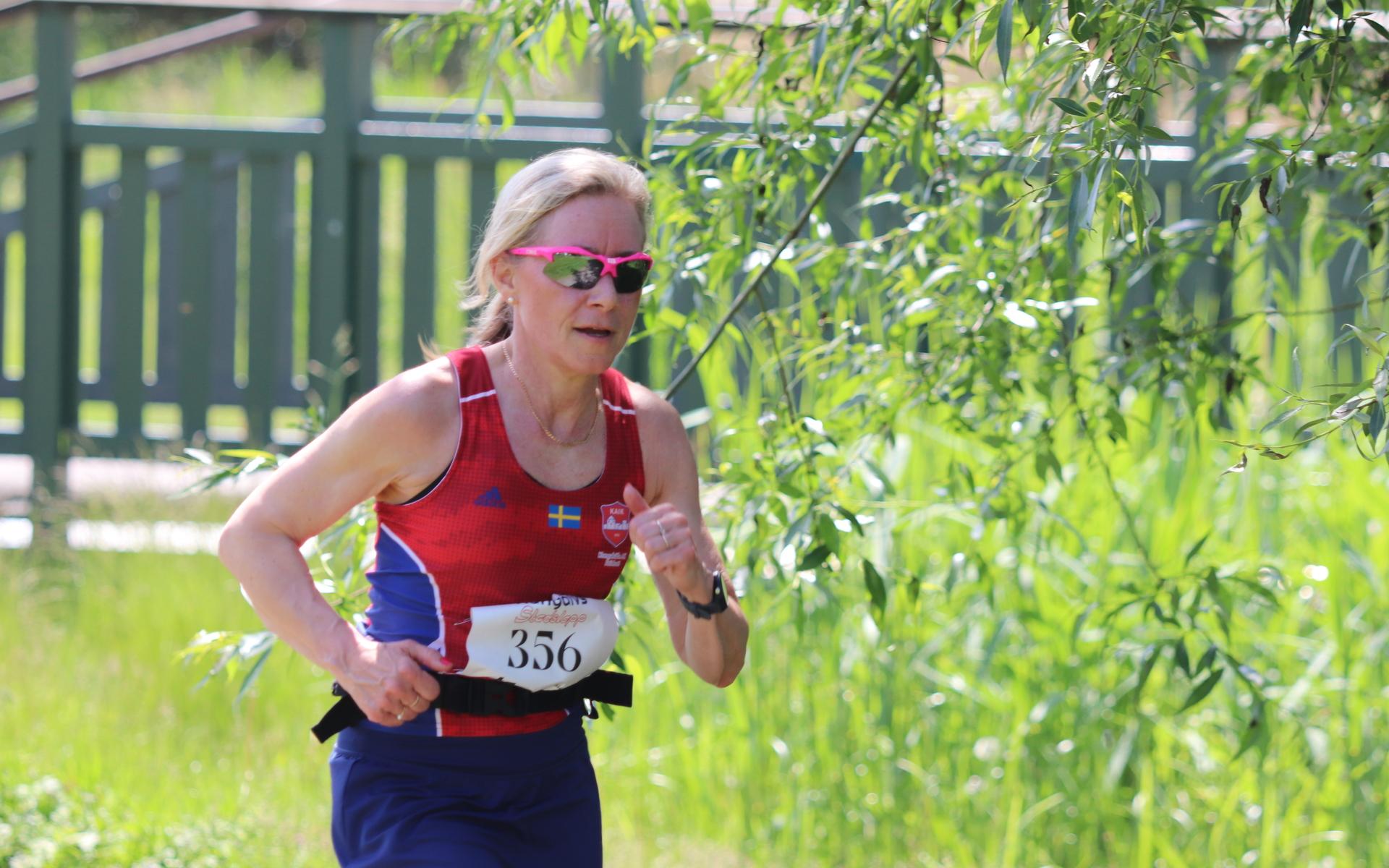 Linda Andersson, Kungälvslöparna, trea på damernas 10 kilometer.
