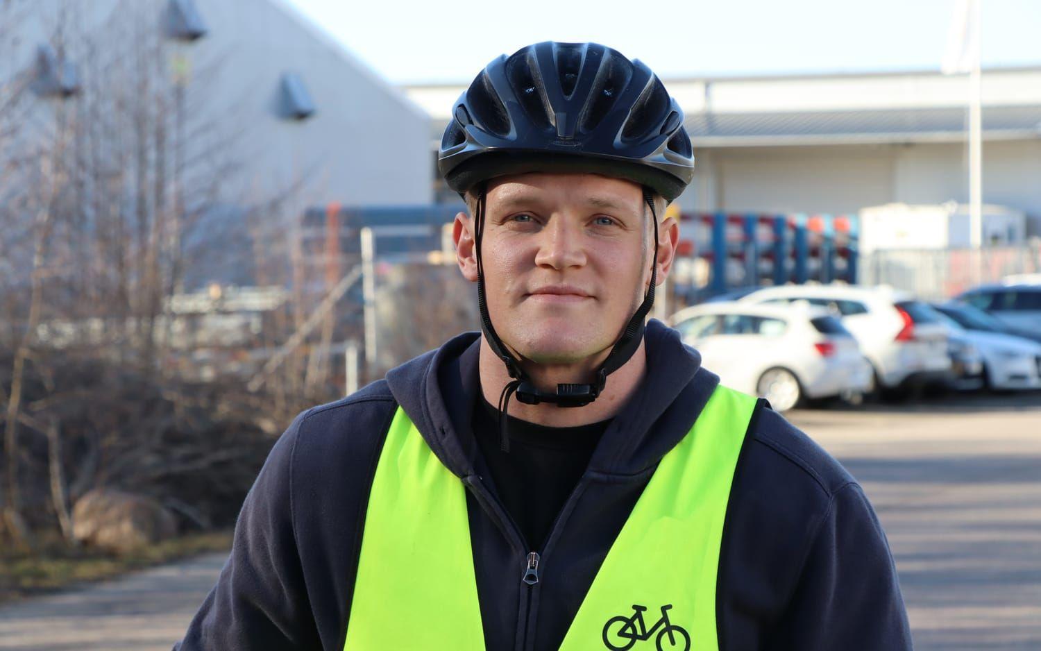 ”Jag har lärt mig att ta det lugnt när jag cyklar. Jag stannar vid överfarter där det är lite halvfarligt och försöker få ögonkontakt med bilister säger Jesper Skog.