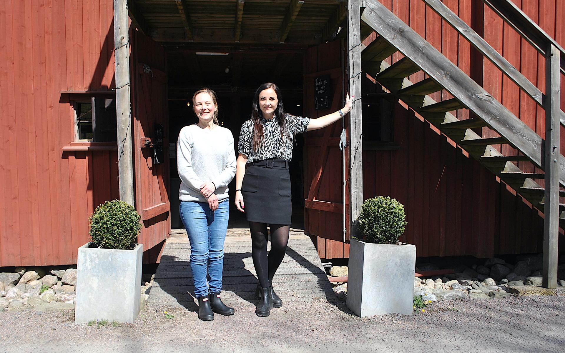 Linda Karlander och Susanna Helldén ser mycket fram emot att välkomna ”gamla” och nya besökare till Teater Tofta i sommar.