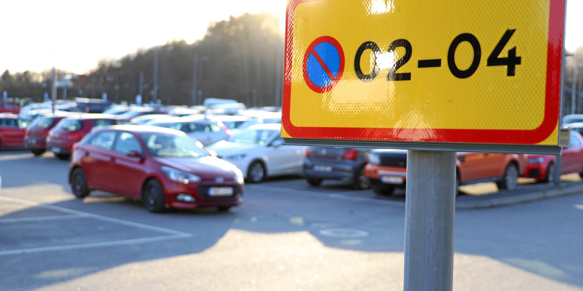 Jimmy Sandberg, parkeringsansvarig i Kungälvs kommun, bemöter kritiken från en en insändarskribent som undrar varför inte pendelparkeringen i Ytterby är tillgänglig under helgnätter. Arkivbild