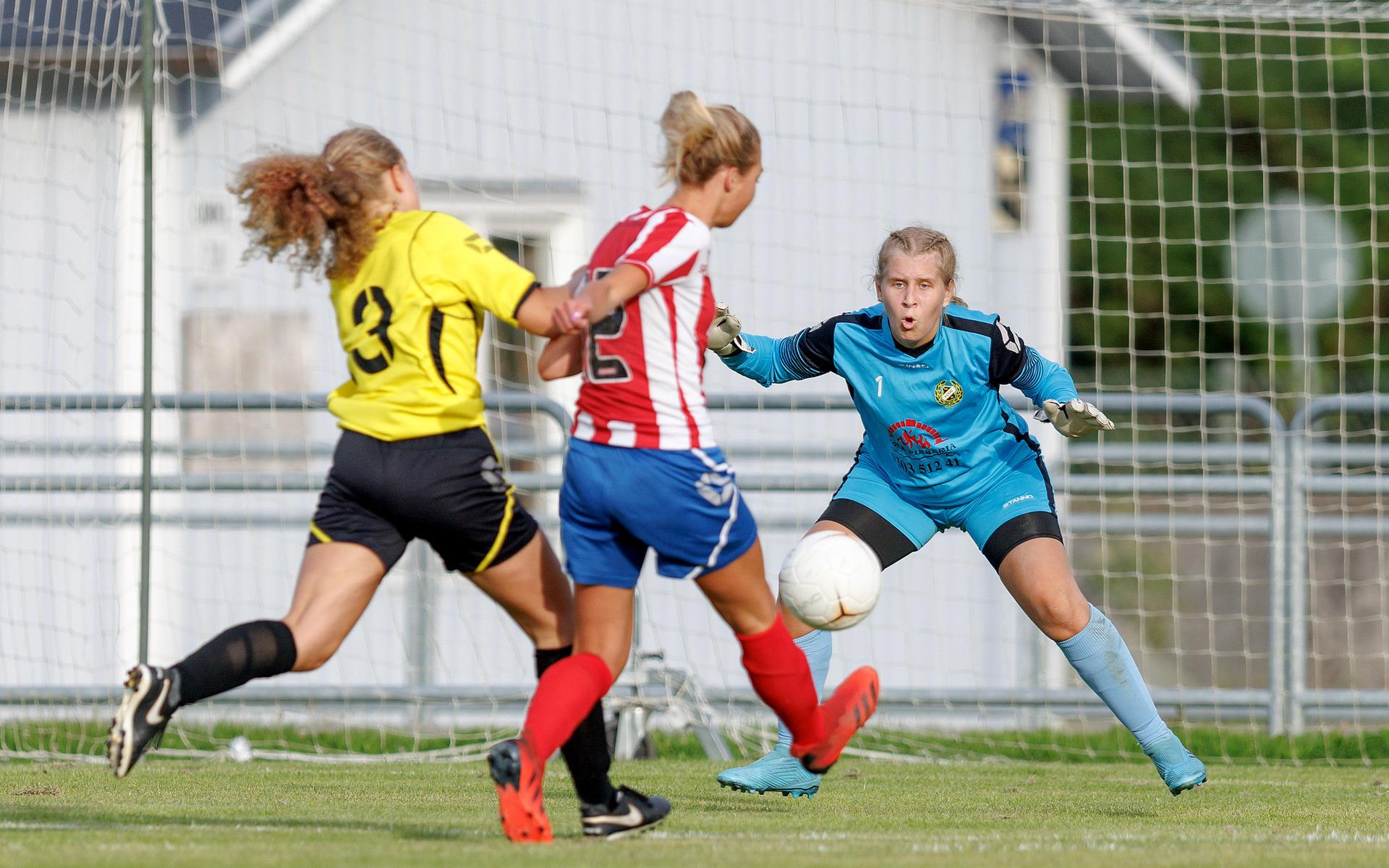 Julia Cederberg med ett av sina fyra mål under matchen