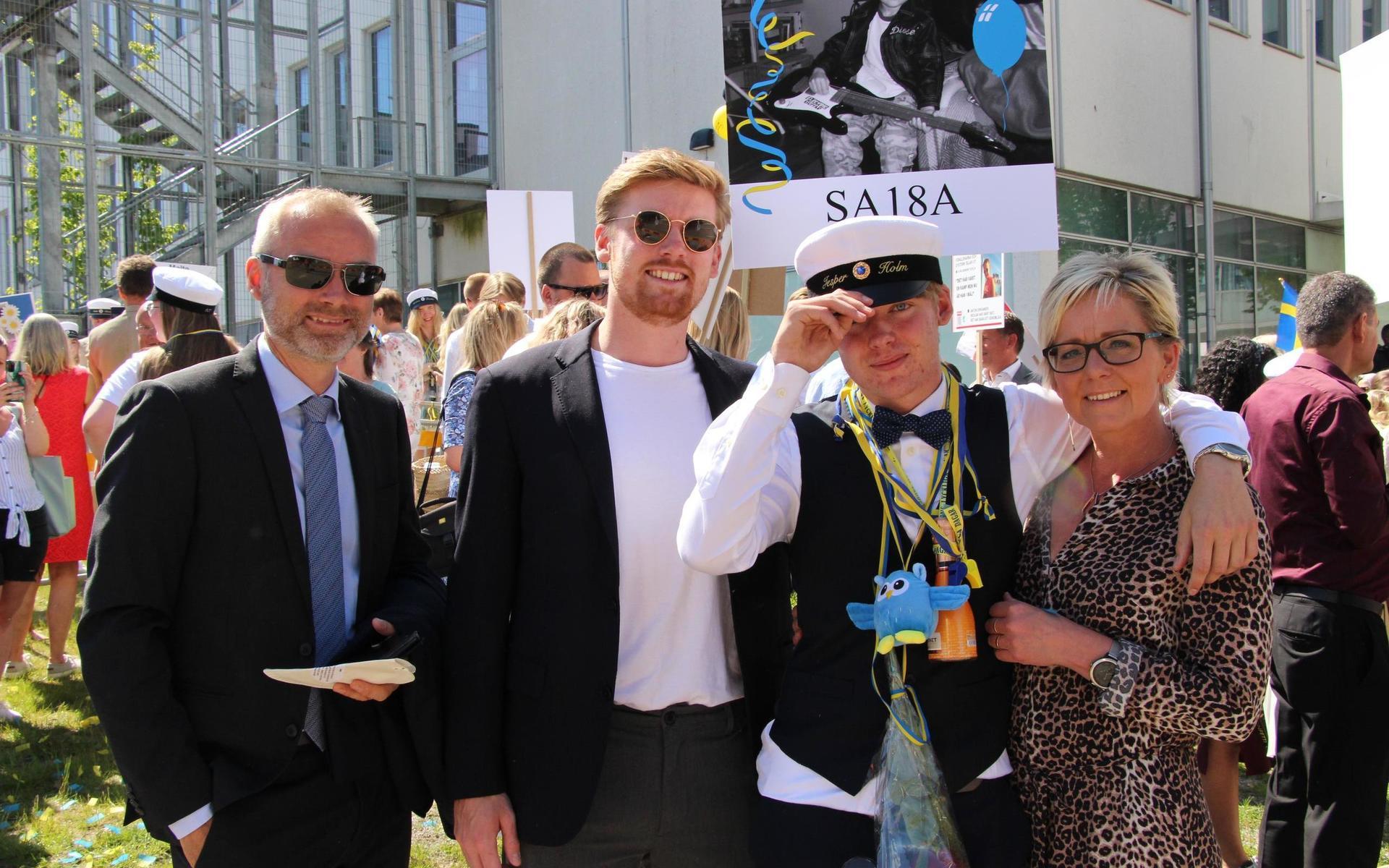 Fredrik, Linus, Jesper och Laila Holm.