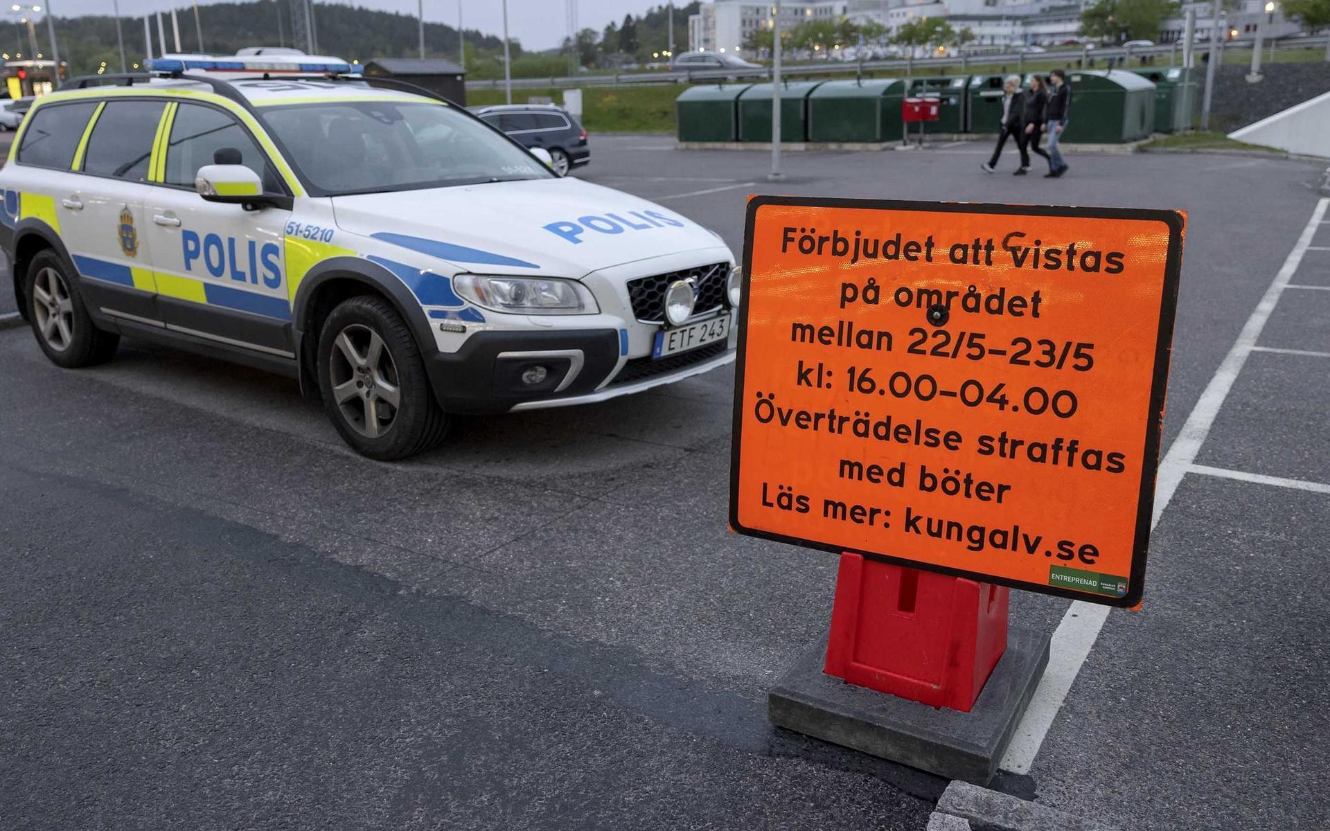 Många bilburna samlades i Kungälv på lördagskvällen, men enligt polisen gick det lugnt till. 