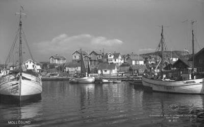 År 1953 var Mollösunds hamn fortfarande full av fiskebåtar. 