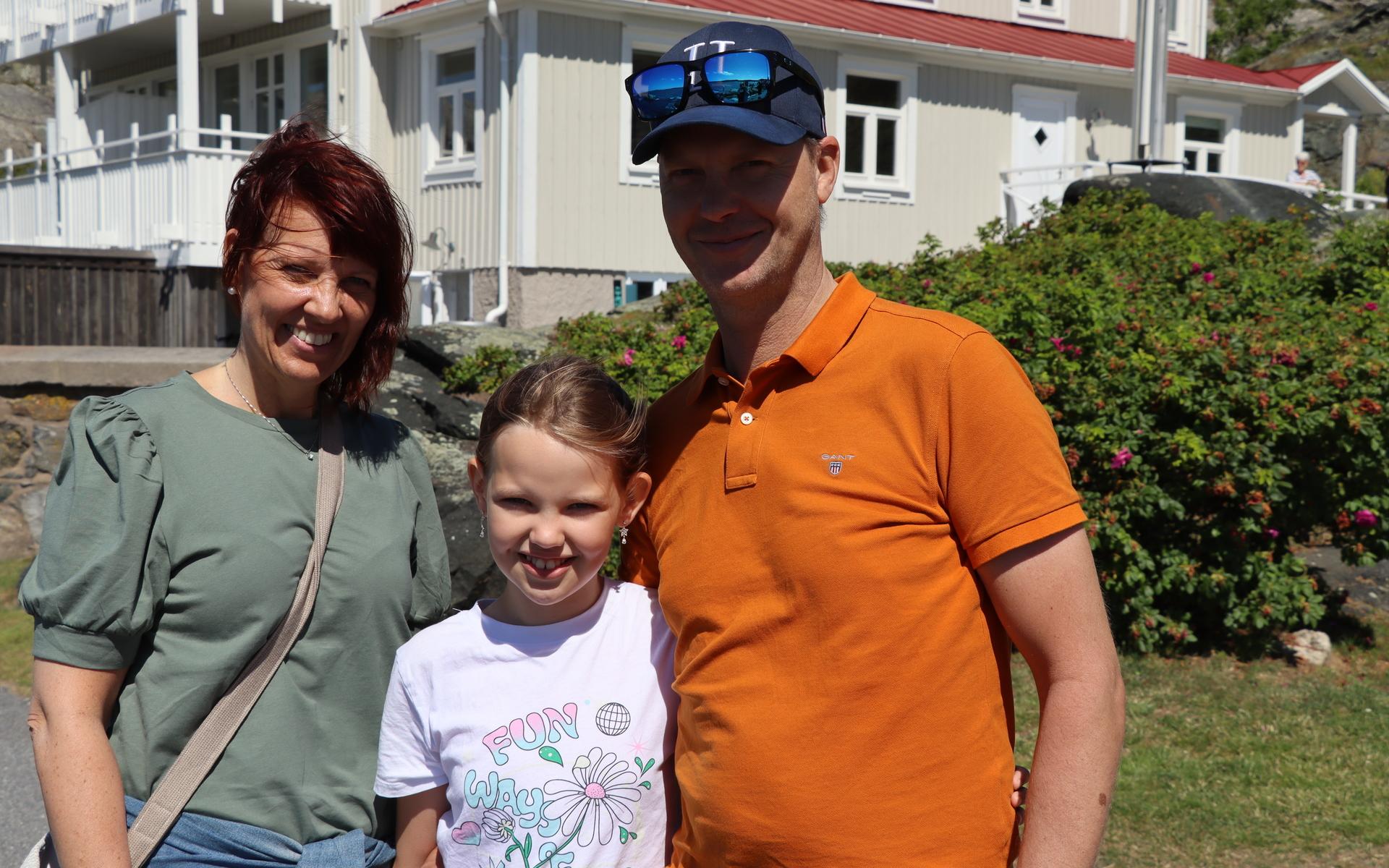 Familjen Jacobsson, Beate, Linnéa och Jesper, hade rest till Marstrand från Bergen i Norge. 