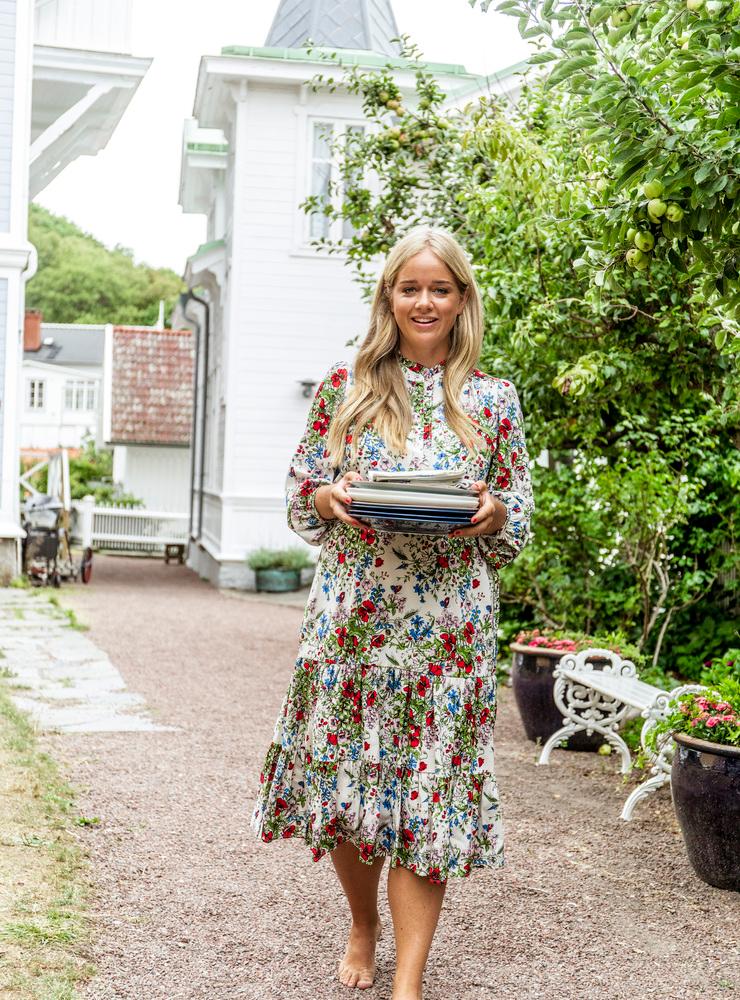 Så ofta vädret tillåts avnjuts middagarna på Marstrand i trädgården. ”Oftast är det mamma Helen som lagat en fantastisk måltid, även om vi hjälps åt”, berättar Ebba.