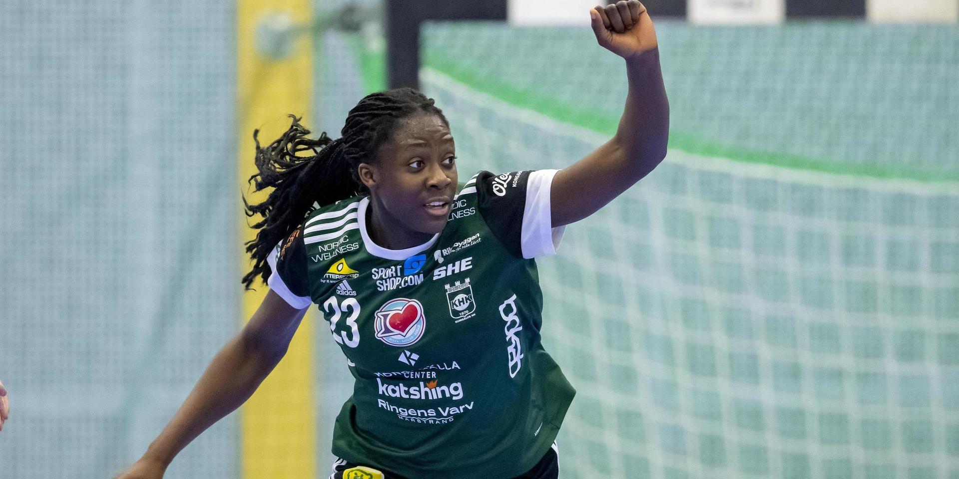 Charité Mumbongo har skäl att jubla. Hon får spela U19-EM för Sverige.