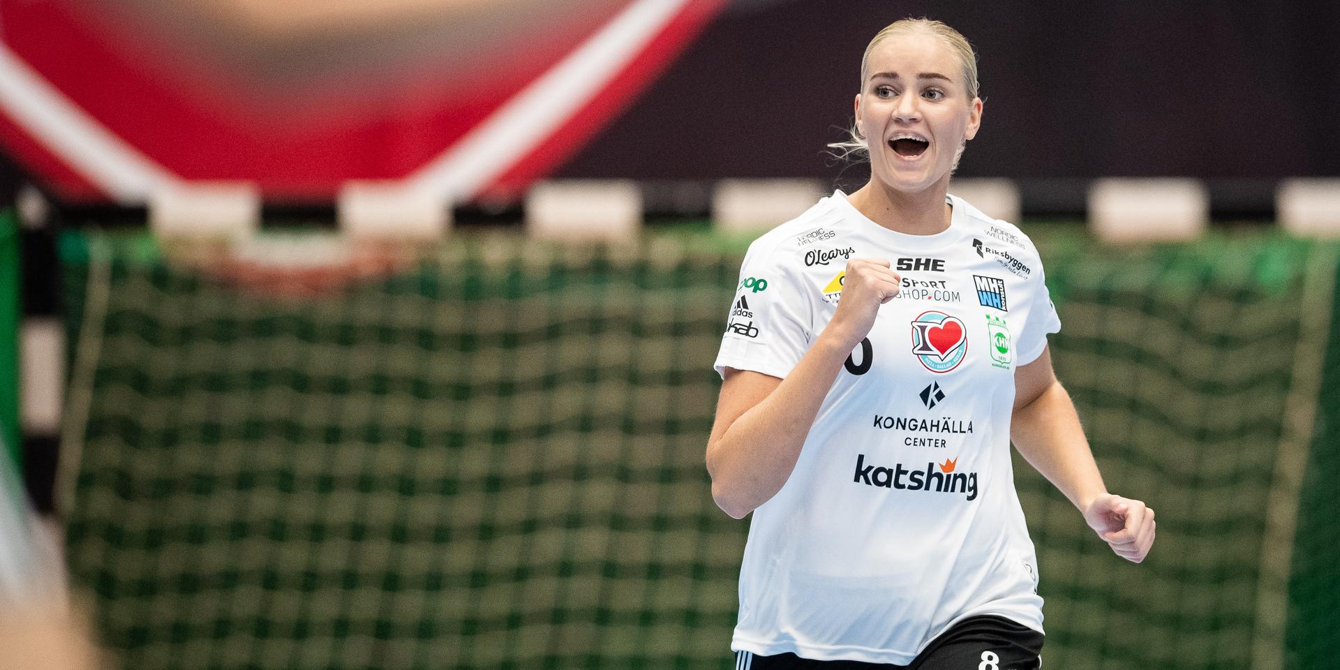 Kungälvs Alma Jöhnsson jublar. Laget är vidare i Svenska cupen.