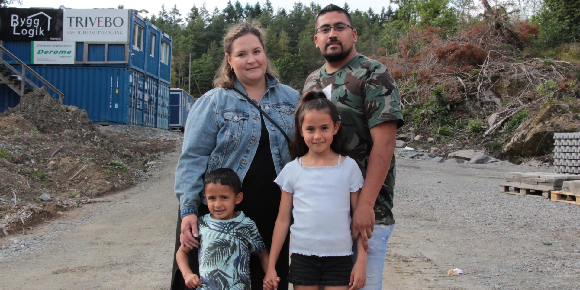 Föräldrarna Daniela och Elias vill ge sina barn Alessio och Ayline en trygg uppväxt i Kärna med närhet till skogen. 