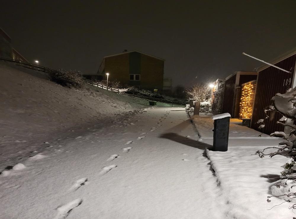 Bild kl 05.20 tisdag, Tvetgatan. Fin och lätt snö!