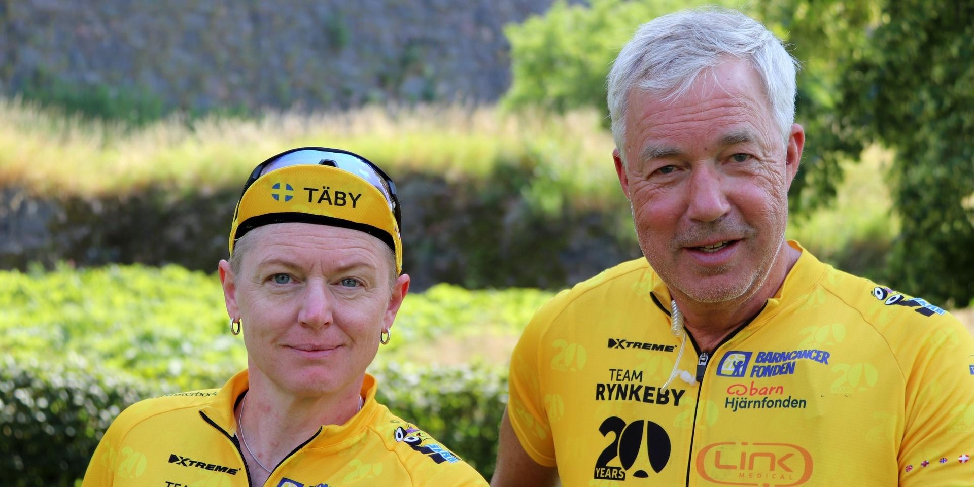 Cyklisterna Jenny Widing och Jan Aronsson från team Rynkeby - Godmorgon. De är på väg till Malmö med Täbylaget. 