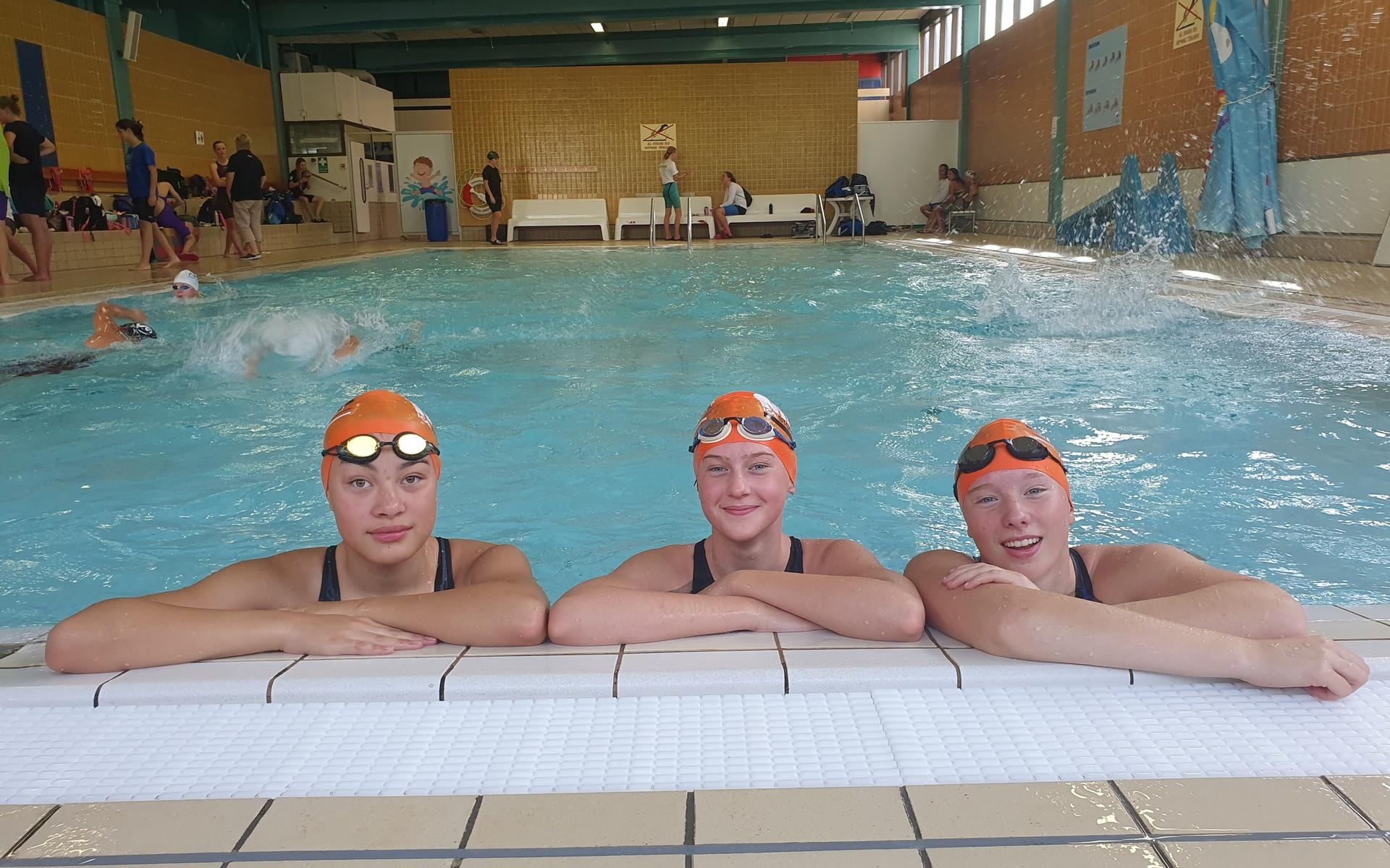 KSS på Uddevalla sim open. Ida Osterman, Cornelia Köpman och Matilda Magnusson.