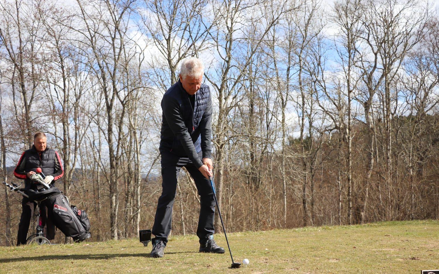 Lennart Samuelsson är en av medlemmarna som passade på att spela golf under öppningsveckan.