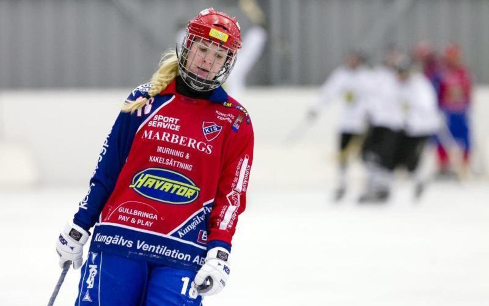 Jesper Stålheims lillasyster Cajza Stålheim spelade bandy med Kareby tidigare. Här ses hon i semifinalen mot AIK 2012.