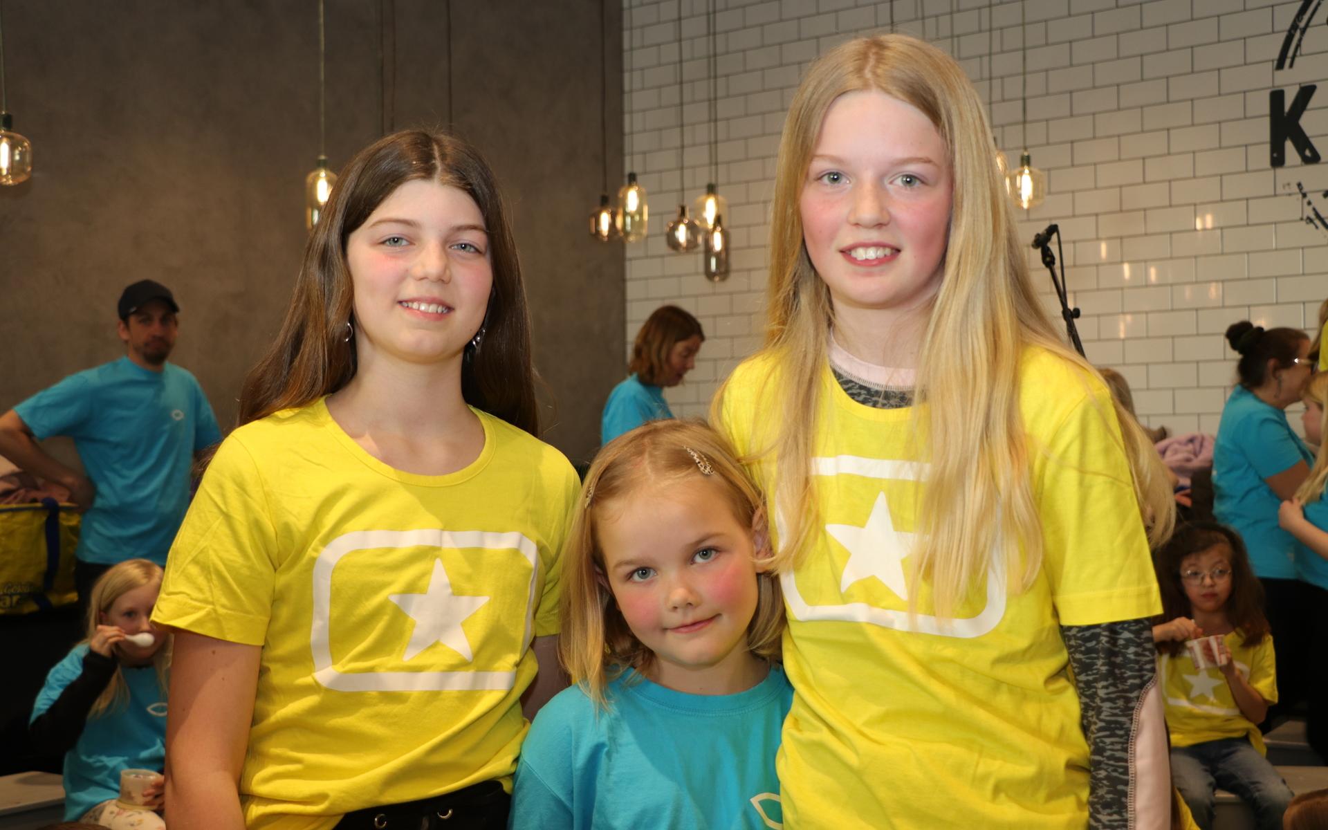 Miriam Fehn, 11 år, Alma Segolson, 6 år, och Ester Viktorsson, 11 år, sjöng i kören på fredagen. 
